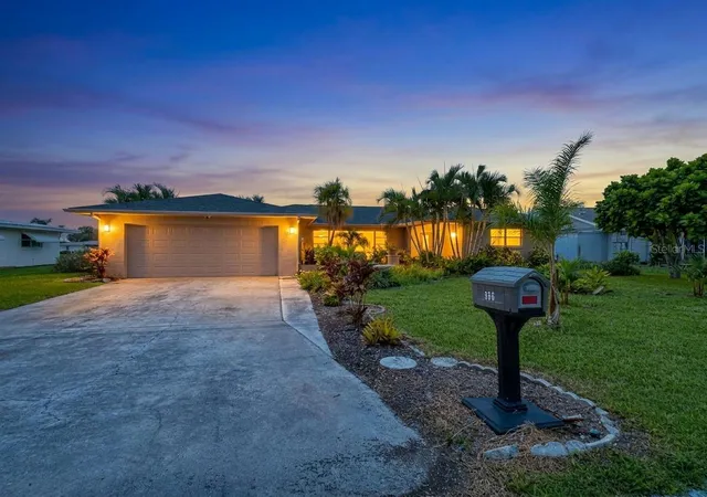 Photo 2 of Sale Pending at 356 Peppertree Rd, Venice, FL 34293 | MLS# N6145078 | Listing updated on 2026-08-17