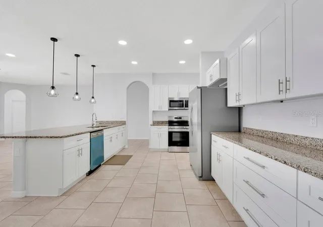 3rd image of 1086 Rock Creek St, Apopka, FL 32712 | MLS# O6426550