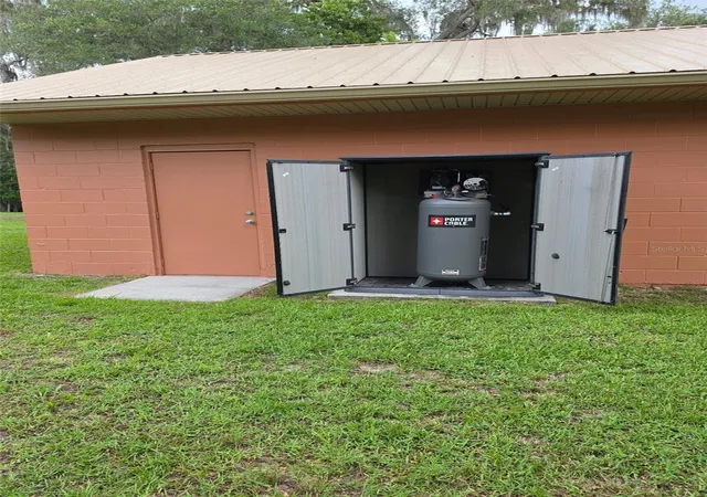 5th image of 38700 Lakeview Dr, Lady Lake, FL 32159 | MLS# G5115312