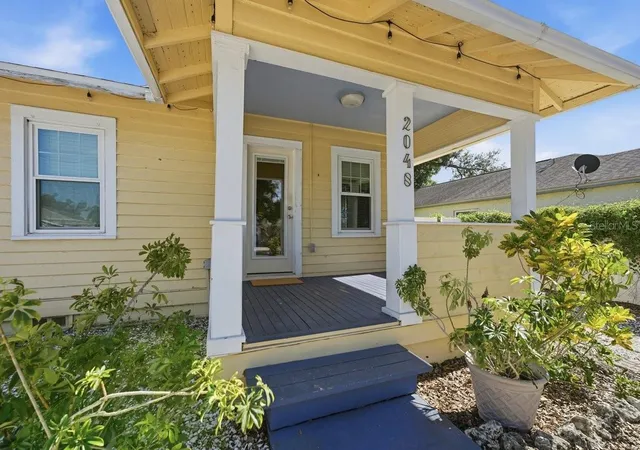 3rd image of 2048 5Th St, Sarasota, FL 34237 | MLS# A4700512