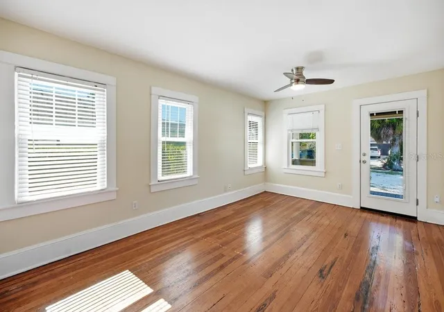 4th image of 2048 5Th St, Sarasota, FL 34237 | MLS# A4700512