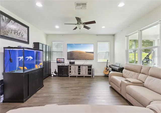 Photo 4 of Single family home for sale at 3254 Landing View, Tavares, FL 32778 | MLS# O6426589 | Listing updated on 2026-08-19