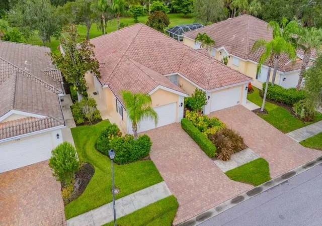 Photo 3 of Single family home for sale at 7617 Camminare Dr, Sarasota, FL 34238 | MLS# A4700528 | Listing updated on 2026-08-18