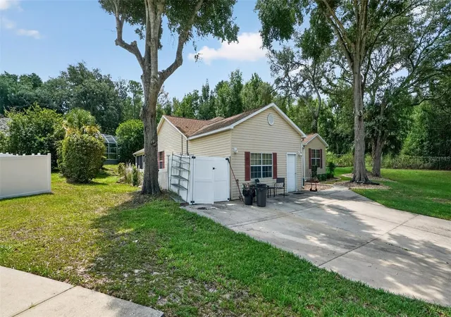 30th image of 706 Murray Cir, Lady Lake, FL 32159 | MLS# OM728841