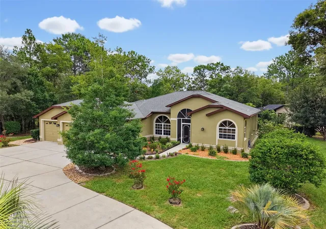 Photo 2 of Sale Pending at 1 Plumbago Dr, Homosassa, FL 34446 | MLS# W7887823 | Listing updated on 2026-09-02