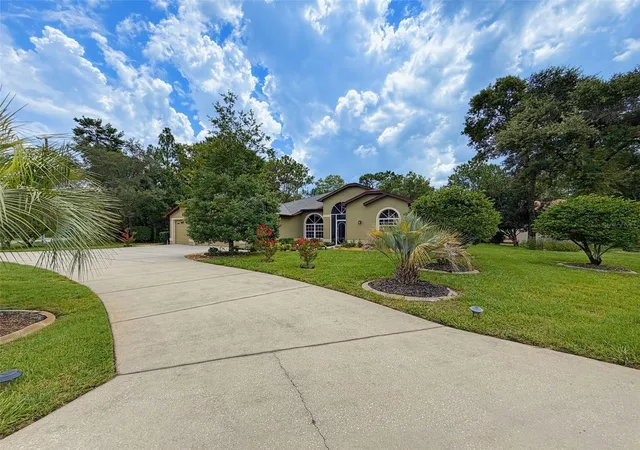 Photo 4 of Sale Pending at 1 Plumbago Dr, Homosassa, FL 34446 | MLS# W7887823 | Listing updated on 2026-09-02