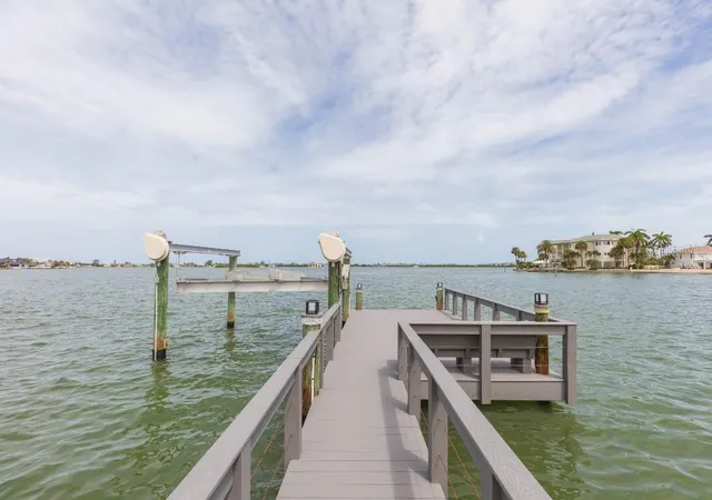 3rd image of 306 Buttonwood Ln, Largo, FL 33770 | MLS# TB8530954