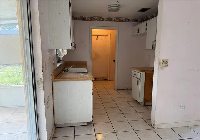 4th image of 2479 Kimberly Dr, Deltona, FL 32738 | MLS# O6426647