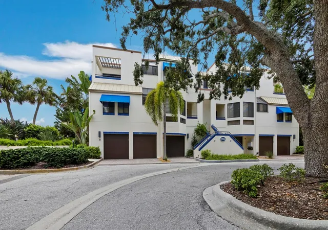 2nd image of 1906 Harbourside Dr #304, Longboat Key, FL 34228 | MLS# A4700558