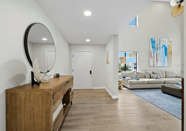 3rd image of 1906 Harbourside Dr #304, Longboat Key, FL 34228 | MLS# A4700558