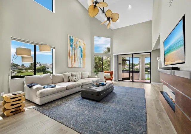 4th image of 1906 Harbourside Dr #304, Longboat Key, FL 34228 | MLS# A4700558