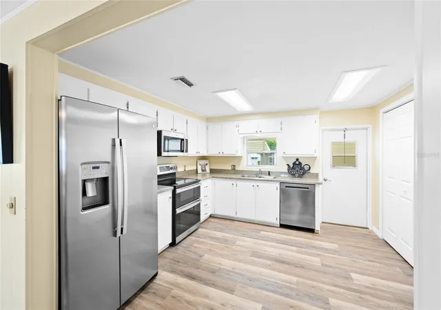 Photo 3 of Sale Pending at 150 Azalea Trl, Leesburg, FL 34748 | MLS# O6426652 | Listing updated on 2026-10-20