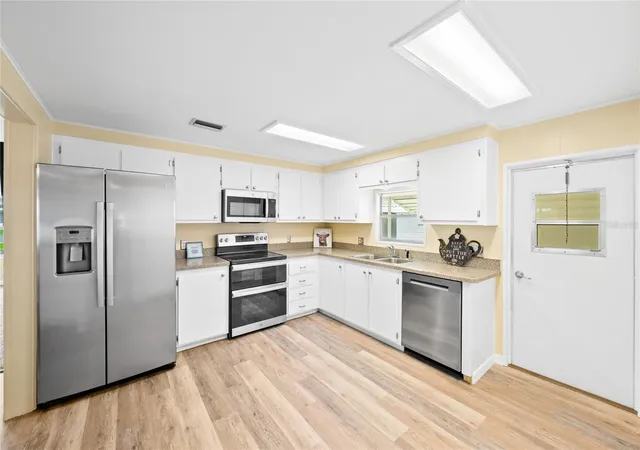 Photo 4 of Sale Pending at 150 Azalea Trl, Leesburg, FL 34748 | MLS# O6426652 | Listing updated on 2026-10-20