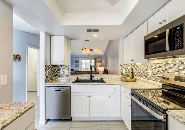 Listing Photo 5 - Condo for sale in building located at 460 S Paula Dr, DUNEDIN, FL 34698 - Unit #108