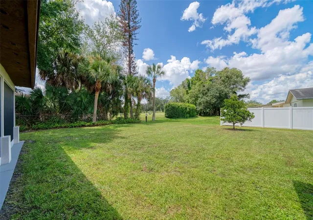 3rd image of 943 Fairway Dr, Winter Park, FL 32792 | MLS# O6426672