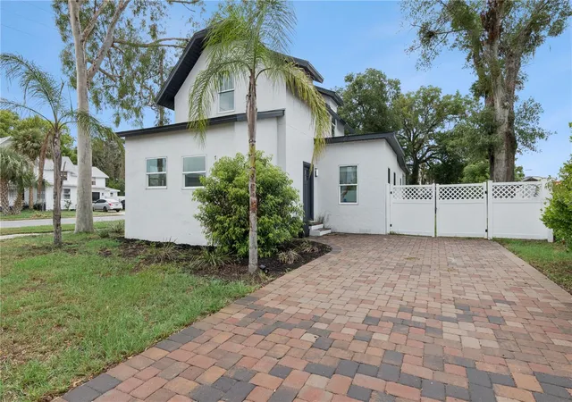 2nd image of 732 E Orange Ave, Eustis, FL 32726 | MLS# O6426756
