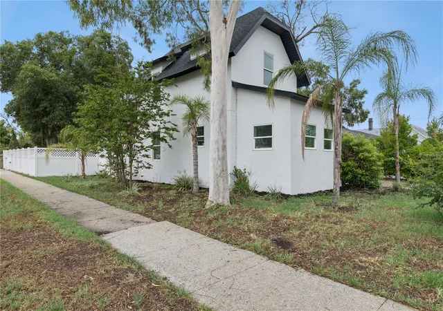 Photo 3 of Single family home for sale at 732 E Orange Ave, Eustis, FL 32726 | MLS# O6426756 | Listing updated on 2026-08-27