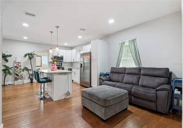 Photo 4 of Single family home for sale at 732 E Orange Ave, Eustis, FL 32726 | MLS# O6426756 | Listing updated on 2026-10-05