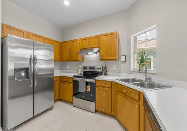 4th image of 12948 Kings Crossing Dr, Gibsonton, FL 33534 | MLS# TB8531083