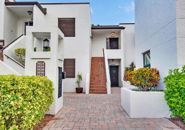 Photo 1 of Condo for sale at 5030 Marsh Fld Rd #22, Sarasota, FL 34235 | MLS# A4700583 | Listing updated on 2026-08-17