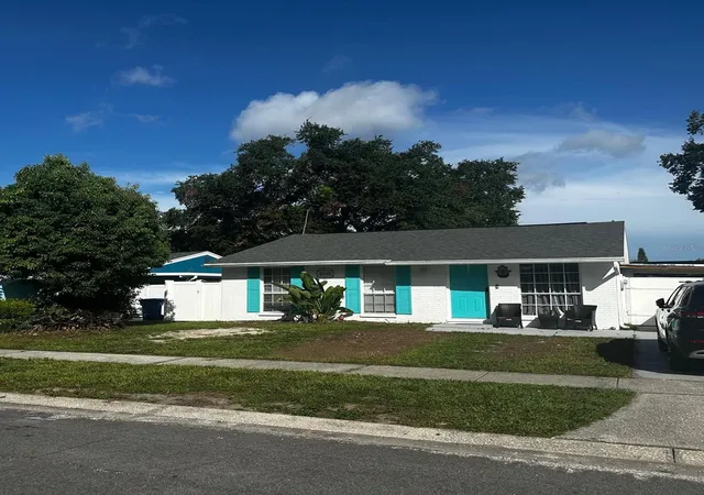 Photo 2 of Single family home for sale at 16004 Saddle Crk Dr, Tampa, FL 33618 | MLS# TB8531096 | Listing updated on 2026-08-31