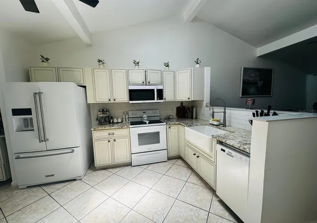 Photo 4 of Single family home for sale at 16004 Saddle Crk Dr, Tampa, FL 33618 | MLS# TB8531096 | Listing updated on 2026-08-31