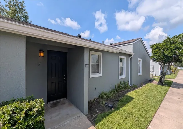 Photo 3 of Townhouse for sale at 107 Dorchester Sq, Lake Mary, FL 32746 | MLS# O6426792 | Listing updated on 2026-09-25