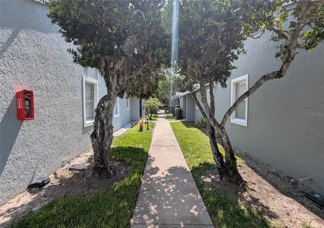 Photo 4 of Townhouse for sale at 107 Dorchester Sq, Lake Mary, FL 32746 | MLS# O6426792 | Listing updated on 2026-10-10