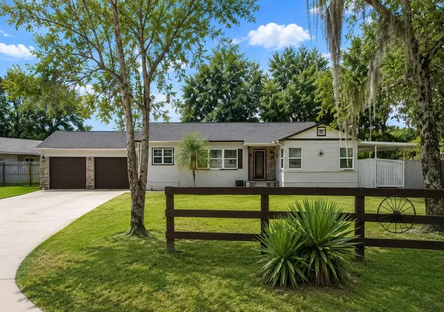 3rd image of 2400 S Laurel Ave, Sanford, FL 32771 | MLS# O6426825