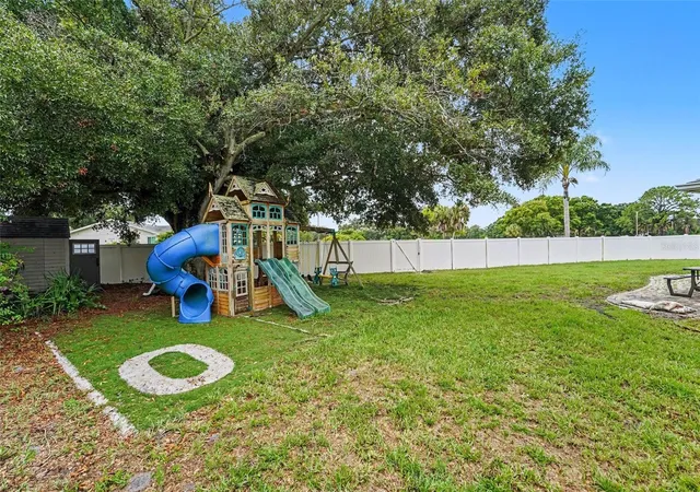 5th image of 2675 Red Oak Ct, Clearwater, FL 33761 | MLS# TB8531212