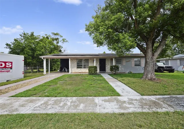 2nd image of 1460 E Lombardy Dr, Deltona, FL 32725 | MLS# O6427012