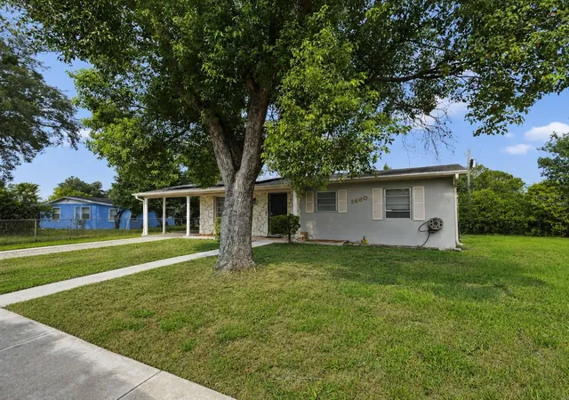 5th image of 1460 E Lombardy Dr, Deltona, FL 32725 | MLS# O6427012