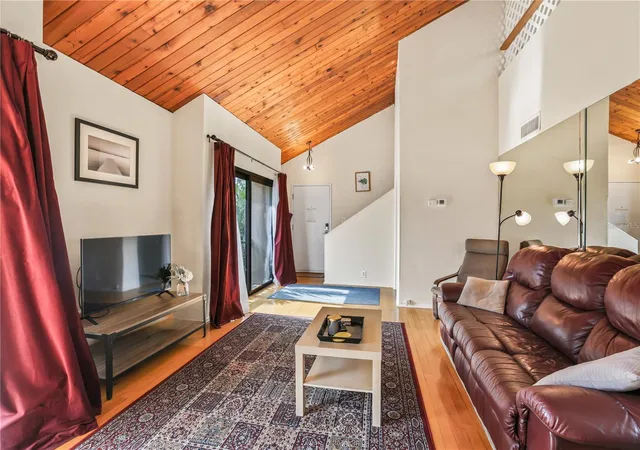 Photo 5 of Condo for sale at 220 Pass Key Rd #220, Sarasota, FL 34242 | MLS# A4700657 | Listing updated on 2026-08-22