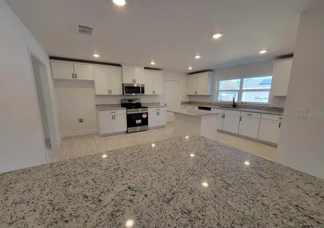 Photo 4 of Single family home for sale at 3121 SW 170th Place, Ocala, FL 34473 | MLS# OM728936 | Listing updated on 2026-08-16
