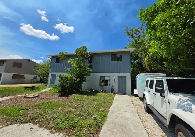 Photo 2 of Sale Pending at 7087 Brentford Rd, Sarasota, FL 34241 | MLS# A4700685 | Listing updated on 2026-08-17