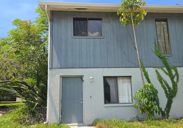 Photo 3 of Sale Pending at 7087 Brentford Rd, Sarasota, FL 34241 | MLS# A4700685 | Listing updated on 2026-08-17