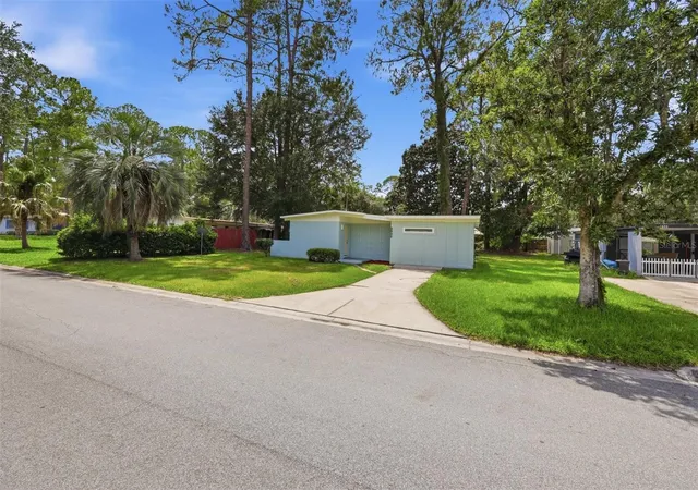 4th image of 2832 Ne 11Th Ter, Gainesville, FL 32609 | MLS# GC542140