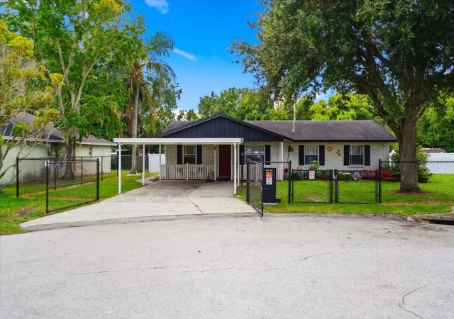 Photo 2 of Single family home for sale at 156 Manseau Dr, Winter Haven, FL 33880 | MLS# L4963680 | Listing updated on 2026-08-19