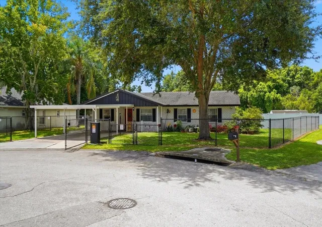 Photo 3 of Single family home for sale at 156 Manseau Dr, Winter Haven, FL 33880 | MLS# L4963680 | Listing updated on 2026-08-19