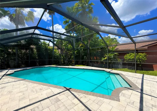 Photo 3 of Single family home for sale at 588 Hollowtree Pl, Tarpon Springs, FL 34688 | MLS# W7887858 | Listing updated on 2026-08-17