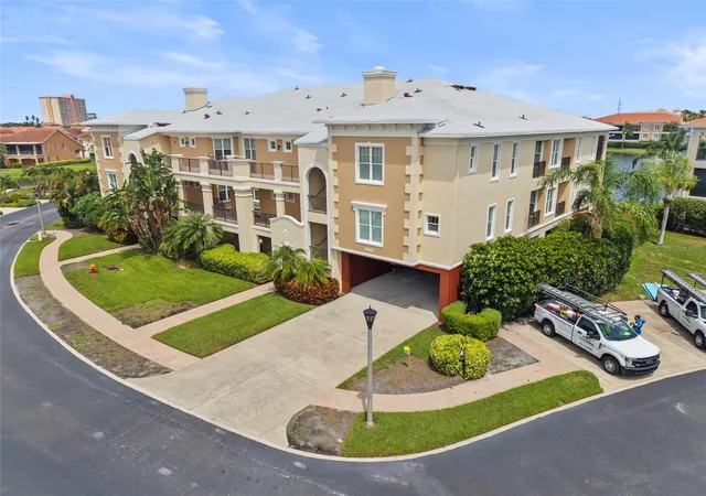 Photo 2 of Condo for sale at 10 Franklin Ct S #63C, Saint Petersburg, FL 33711 | MLS# A4700708 | Listing updated on 2026-09-22