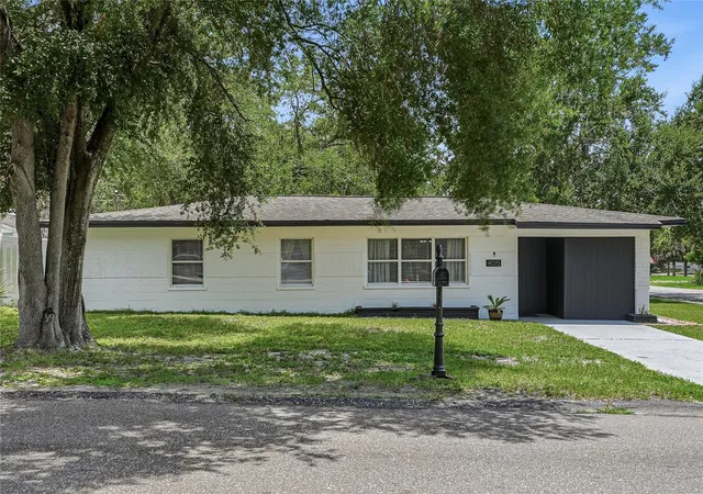 Photo 2 of Single family home for sale at 4015 River Hills Dr, Tampa, FL 33617 | MLS# TB8531558 | Listing updated on 2026-09-03