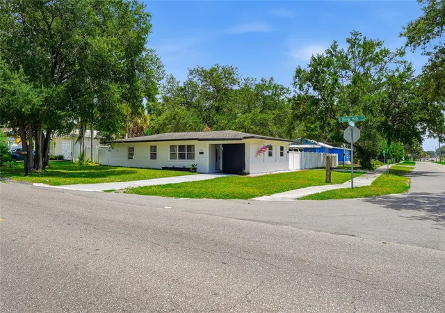 Photo 2 of Single family home for sale at 4015 River Hills Dr, Tampa, FL 33617 | MLS# TB8531558 | Listing updated on 2026-09-03