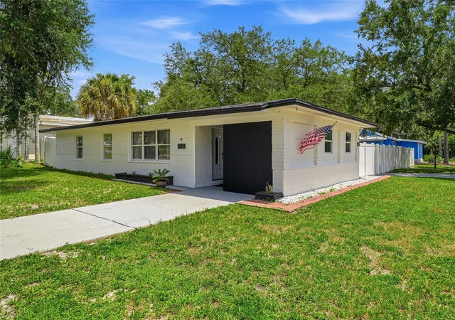 Photo 3 of Single family home for sale at 4015 River Hills Dr, Tampa, FL 33617 | MLS# TB8531558 | Listing updated on 2026-09-03