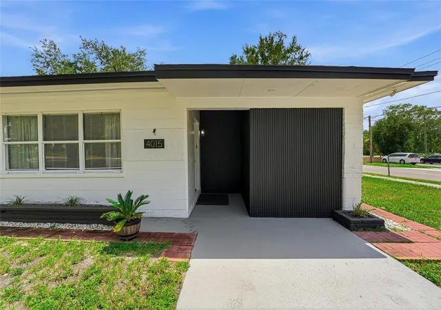 Photo 4 of Single family home for sale at 4015 River Hills Dr, Tampa, FL 33617 | MLS# TB8531558 | Listing updated on 2026-09-03
