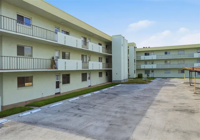 Photo 3 of Condo for sale at 1130 N Lake Parker Ave #A205, Lakeland, FL 33805 | MLS# O6427206 | Listing updated on 2026-09-04