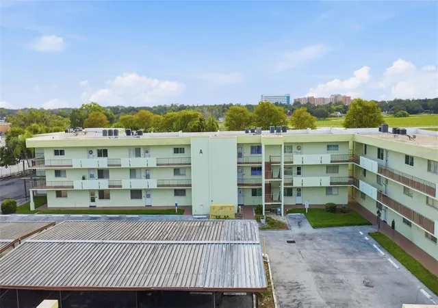 Photo 4 of Condo for sale at 1130 N Lake Parker Ave #A205, Lakeland, FL 33805 | MLS# O6427206 | Listing updated on 2026-09-04