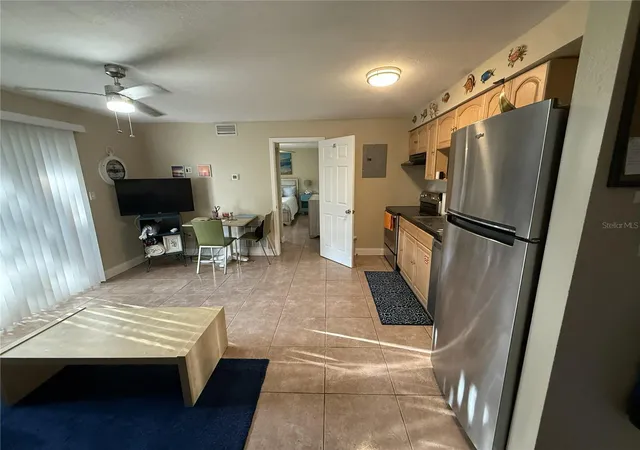 4th image of 4215 E Bay Dr #1702B, Clearwater, FL 33764 | MLS# O6427270