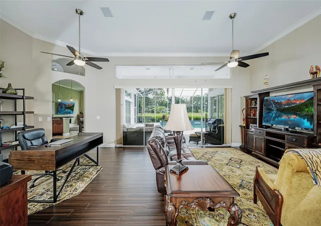 3rd image of 5429 Burnt Hickory Dr, Valrico, FL 33596 | MLS# A4700752