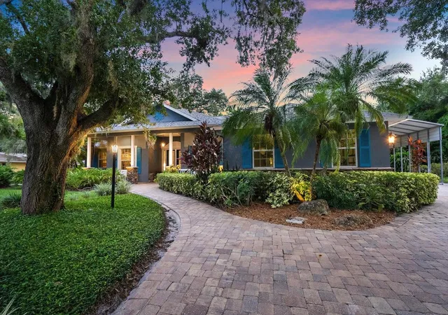 Photo 2 of Sale Pending at 4836 Dunn Dr, Sarasota, FL 34233 | MLS# A4700767 | Listing updated on 2026-08-07